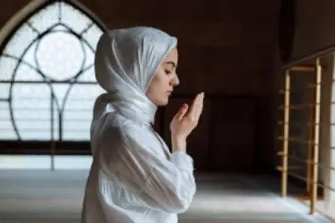 Ujian Hidup Muslimah: Bagaimana Doa Menjadi Kekuatan Nyata?