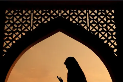 7 Amalan Agar Rezeki Lancar Menurut Islam yang Wajib Diamalkan Muslimah