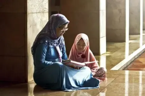 7 Cara Mengajar Anak Ngaji Sejak Dini Tanpa Paksaan