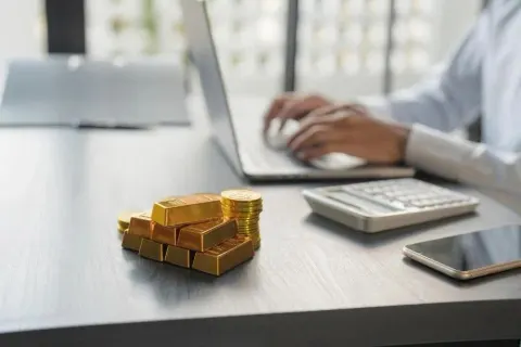 Emas vs Reksadana Syariah: Mana Investasi Terbaik untuk Muslimah Pemula?