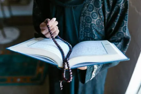 7 Cara Mengatasi Overthinking Menurut Islam yang Terbukti Efektif